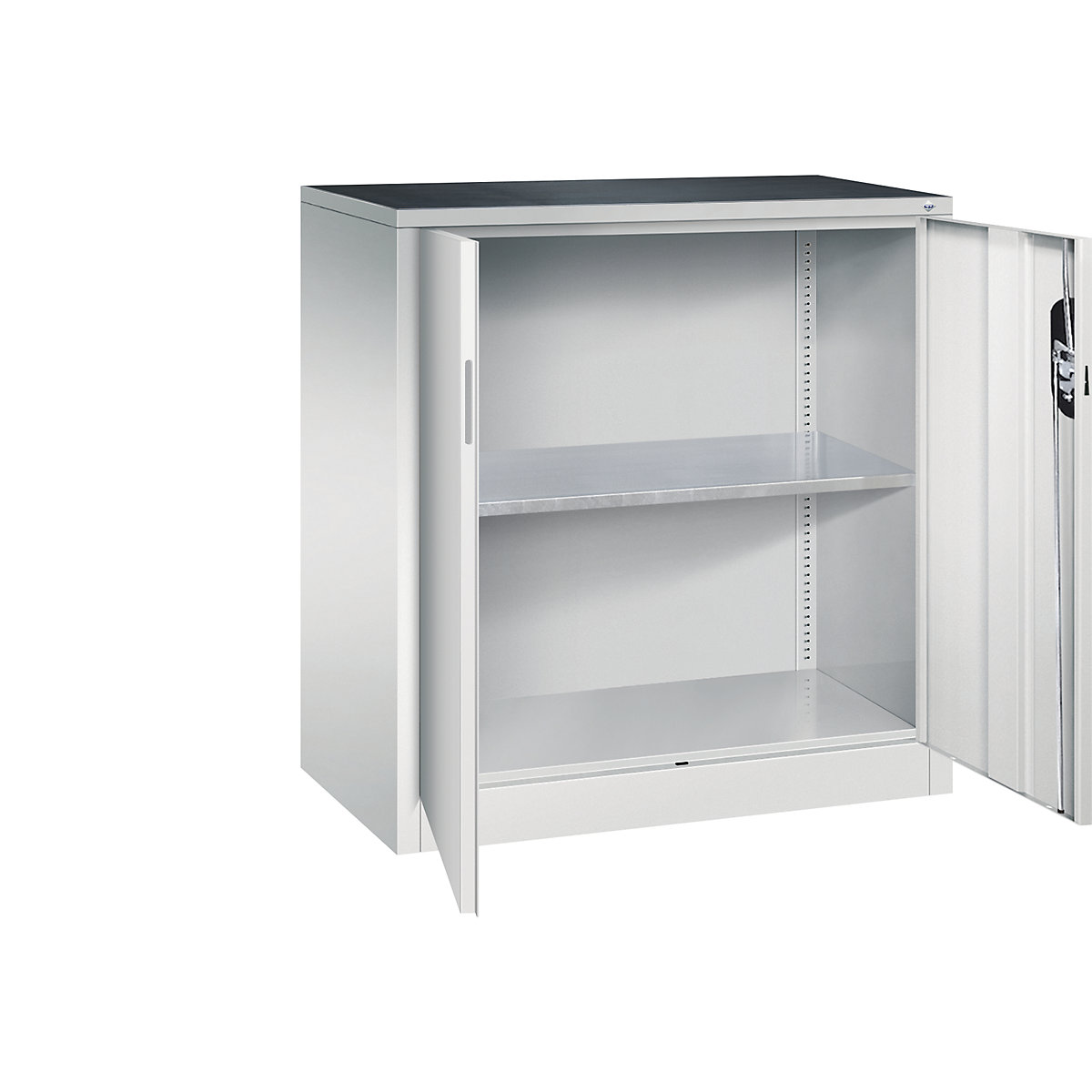Asztal melletti szárnyasajtós szekrény műhelyekbe – C+P
