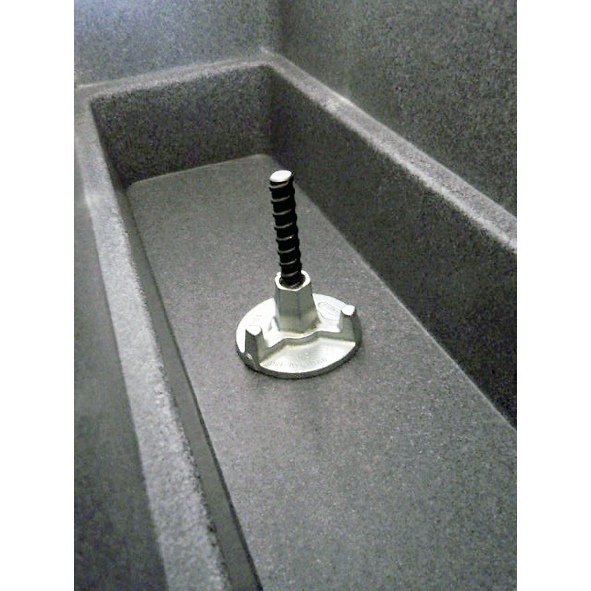 Anclaje al suelo – DEGARDO (Imagen del producto 3)-2