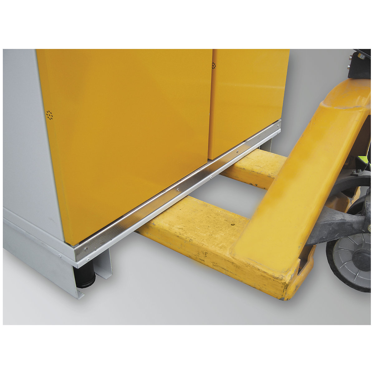Socle de manutention en accessoire