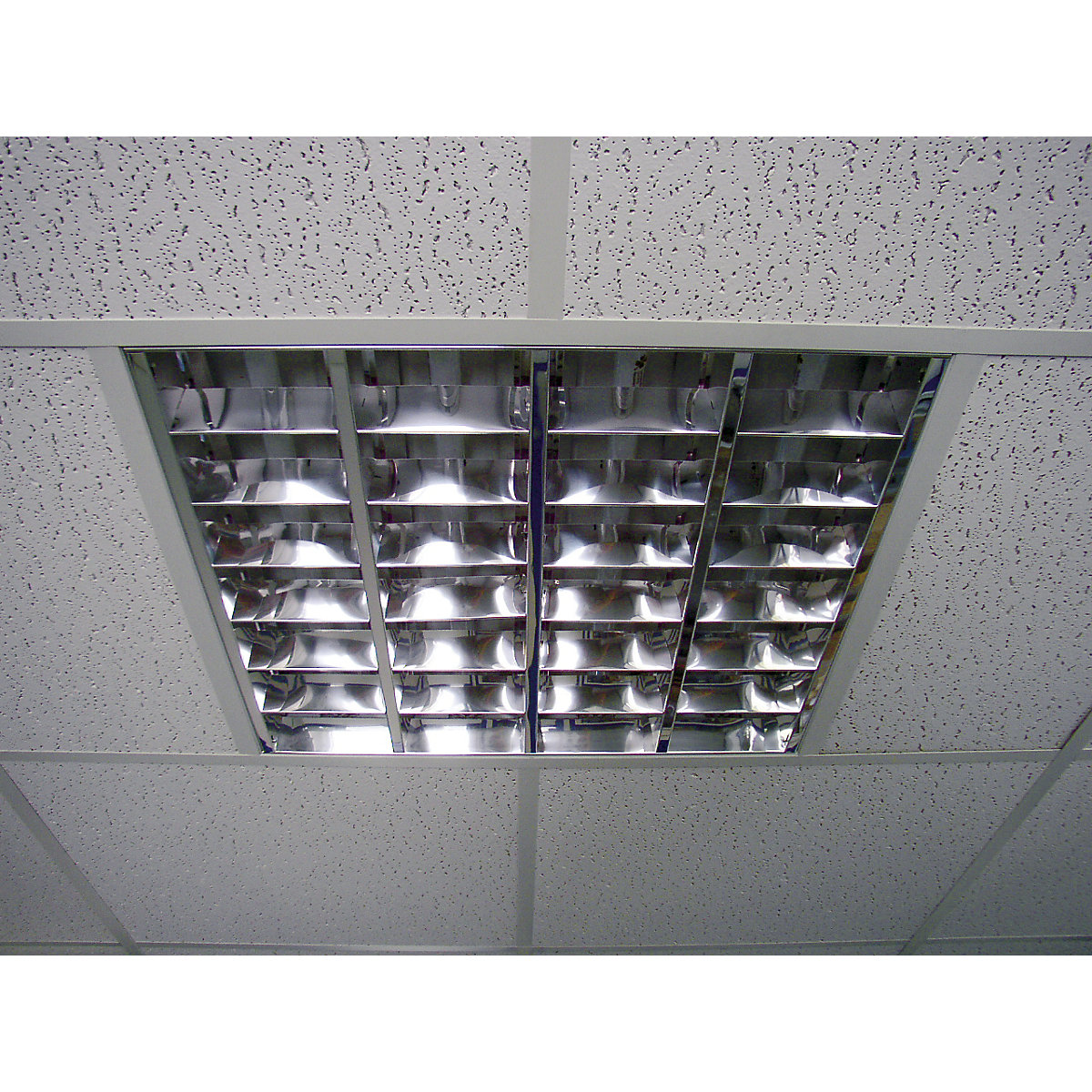 Luminaire encastré spécial informatique