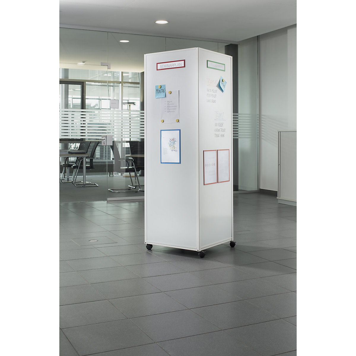 Colonnina informativa su rotelle – eurokraft basic (Foto prodotto 2)-1