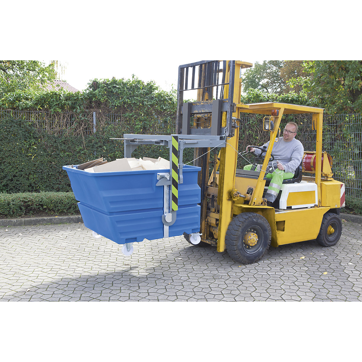 Forklift support bar for tilting skip – Heson