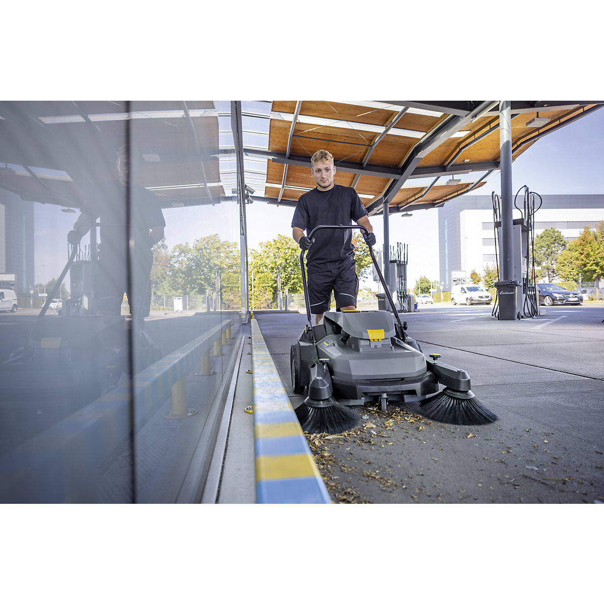 Spazzatrice manuale a batteria con filtro per polveri sottili – Kärcher (Foto prodotto 3)-2