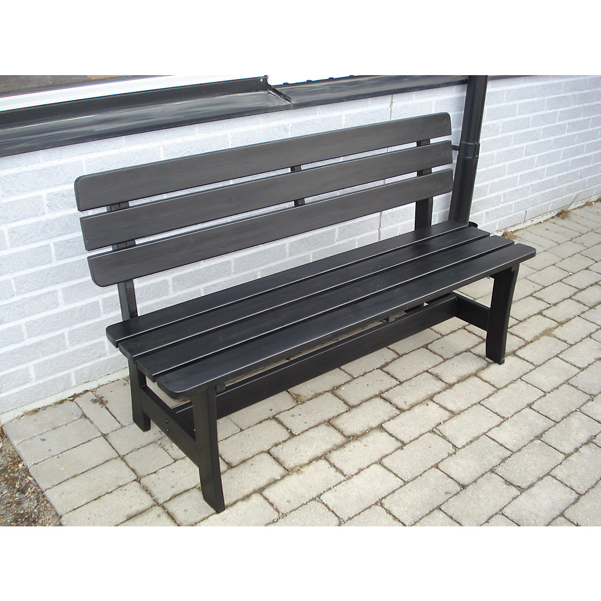 Bancă din lemn, neagră, lungime totală 1600 mm, înălțime totală 870 mm