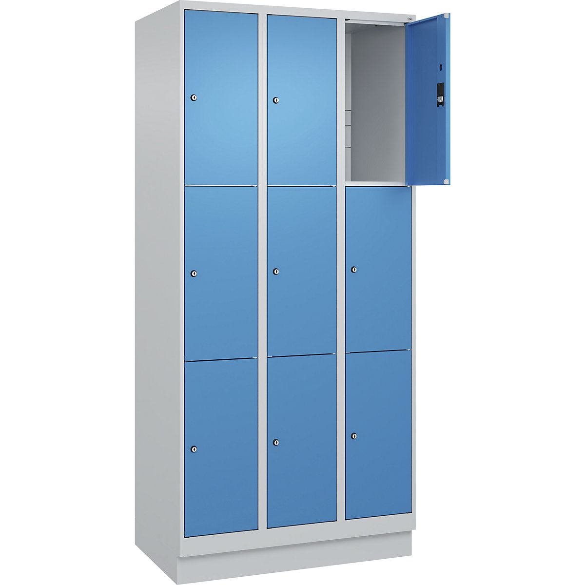 Armário de cacifos de 3 andares Classic PLUS – C+P, 3 compartimentos, cinzento claro/azul claro, L 900 mm, 9 compartimentos, com rodapé-0