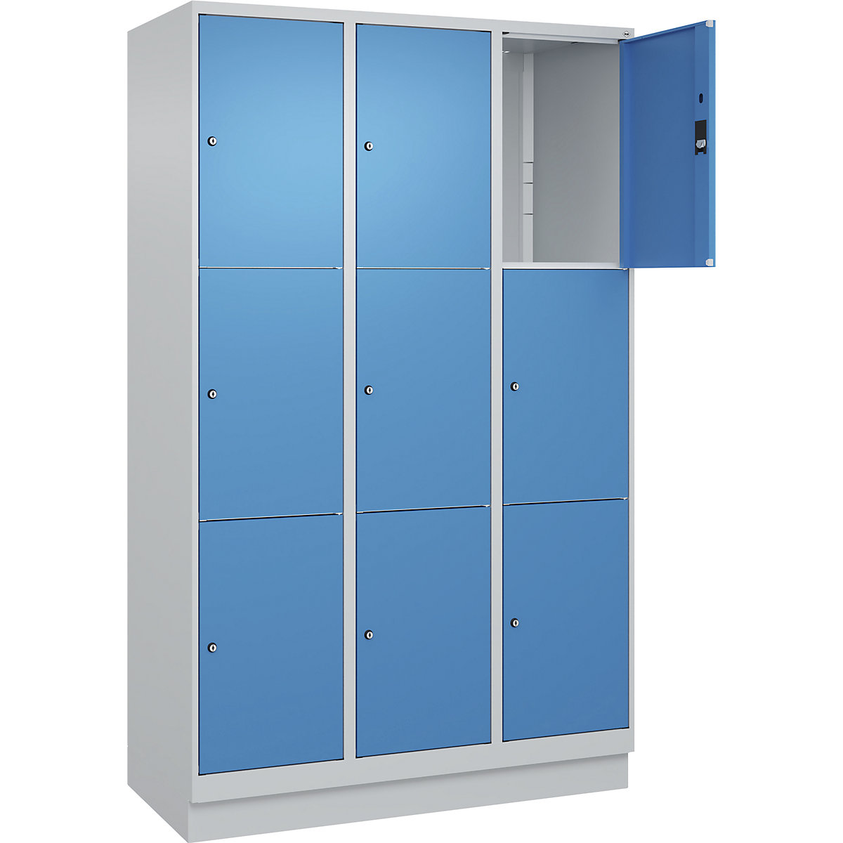 Armário de cacifos de 3 andares Classic PLUS – C+P, 3 compartimentos, cinzento claro/azul claro, L 1200 mm, 9 compartimentos, com rodapé-0