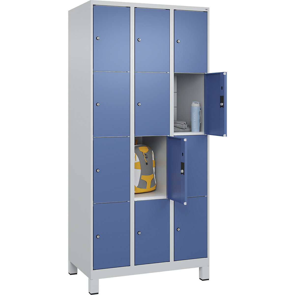 Armário de cacifos de 4 andares Classic PLUS – C+P, 3 compartimentos, cinzento claro/azul distante, L 900 mm, 12 compartimentos, com pés-0