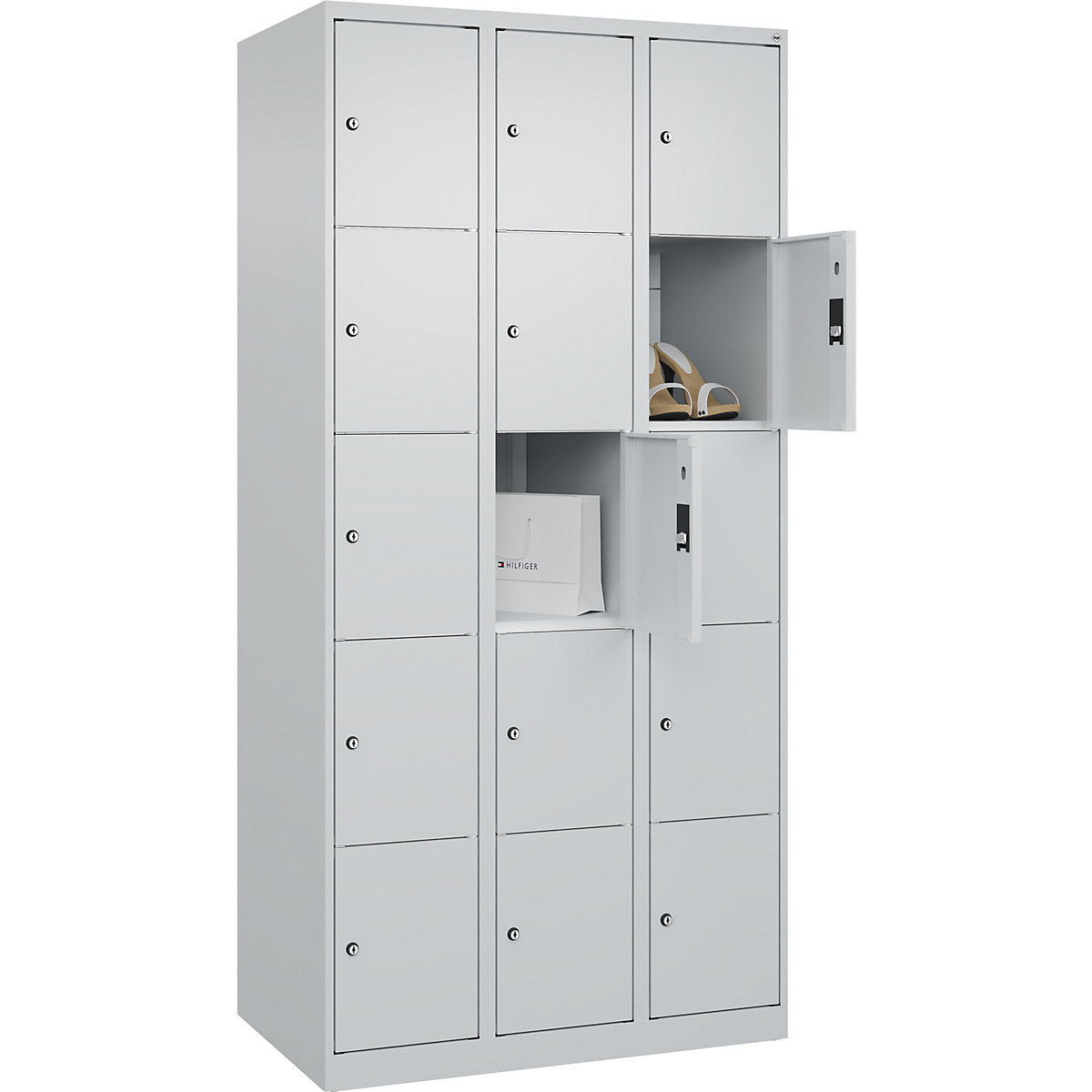 Armário de cacifos de 5 andares Classic PLUS – C+P, 3 compartimentos, cinzento claro, L 900 mm, 15 compartimentos, com sapatas-0