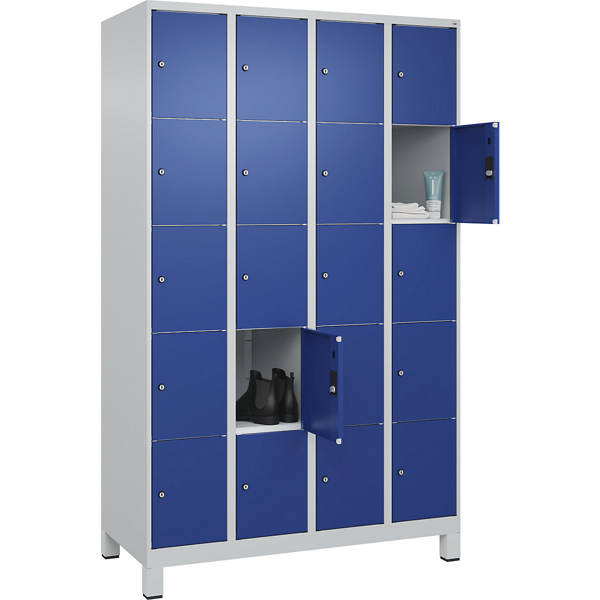 Armário de cacifos de 5 andares Classic PLUS – C+P, 4 compartimentos, cinzento claro/azul genciana, L 1200 mm, 20 compartimentos, com pés-0