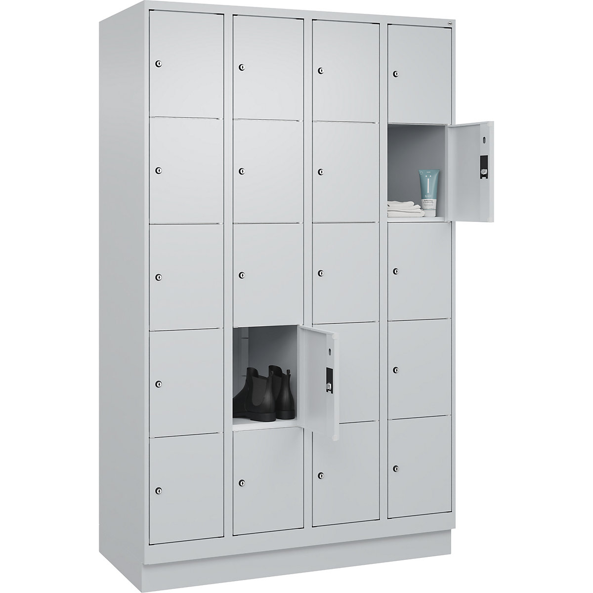 Armário de cacifos de 5 andares Classic PLUS – C+P, 4 compartimentos, cinzento claro, L 1200 mm, 20 compartimentos, com rodapé-0
