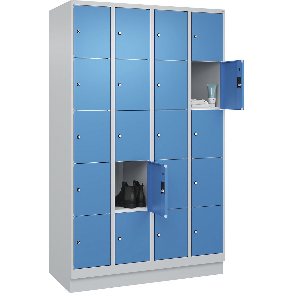 Armário de cacifos de 5 andares Classic PLUS – C+P, 4 compartimentos, cinzento claro/azul claro, L 1200 mm, 20 compartimentos, com rodapé-0