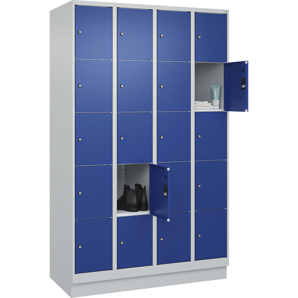 Armário de cacifos de 5 andares Classic PLUS – C+P, 4 compartimentos, cinzento claro/azul genciana, L 1200 mm, 20 compartimentos, com rodapé-0