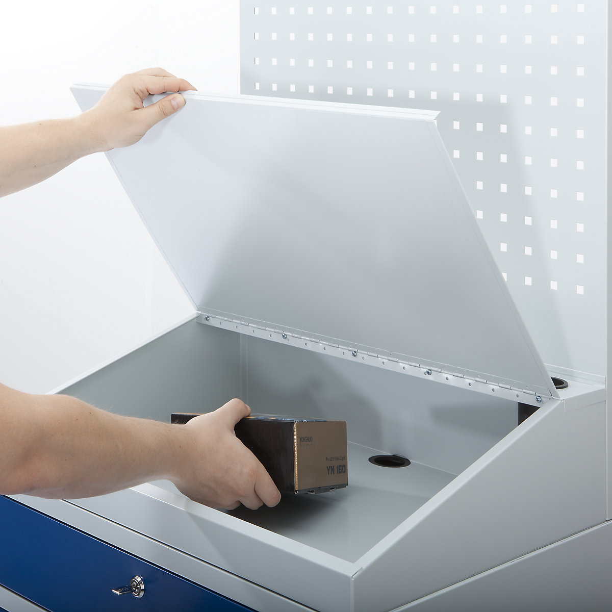 Puesto de trabajo para ordenador, chapa de acero – eurokraft pro (Imagen del producto 2)-1