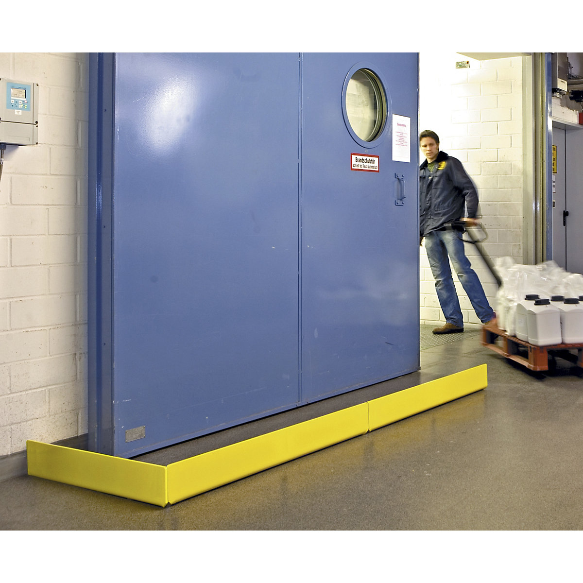 Black Bull collision protection guide barrier (Product illustration 3)-2