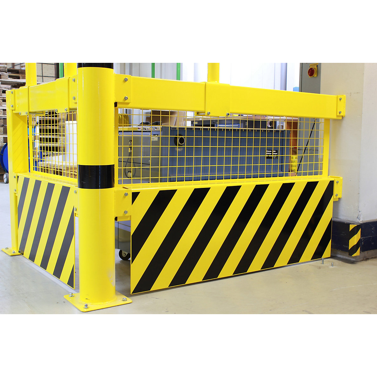 Reach-through guard for safety railings (Product illustration 2)-1