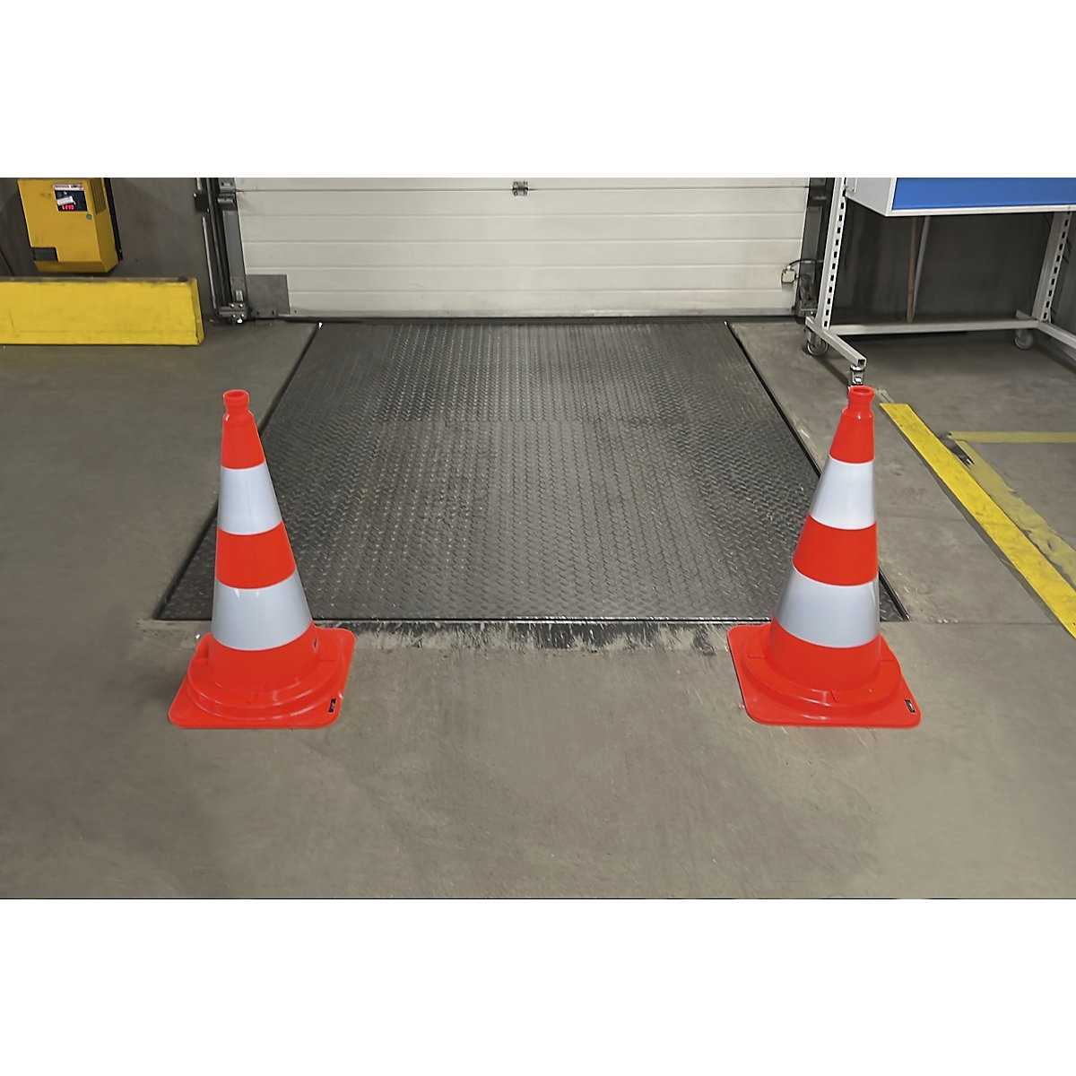 Cono de balizamiento de PVC (Imagen del producto 5)-4
