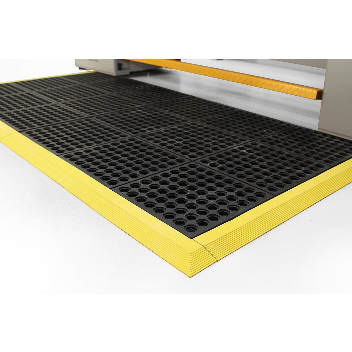 Acoperire de pardoseală pentru postul de lucru Fatigue-Step, cu suprafață perforată, cauciuc natural, 900 x 900 mm, negru