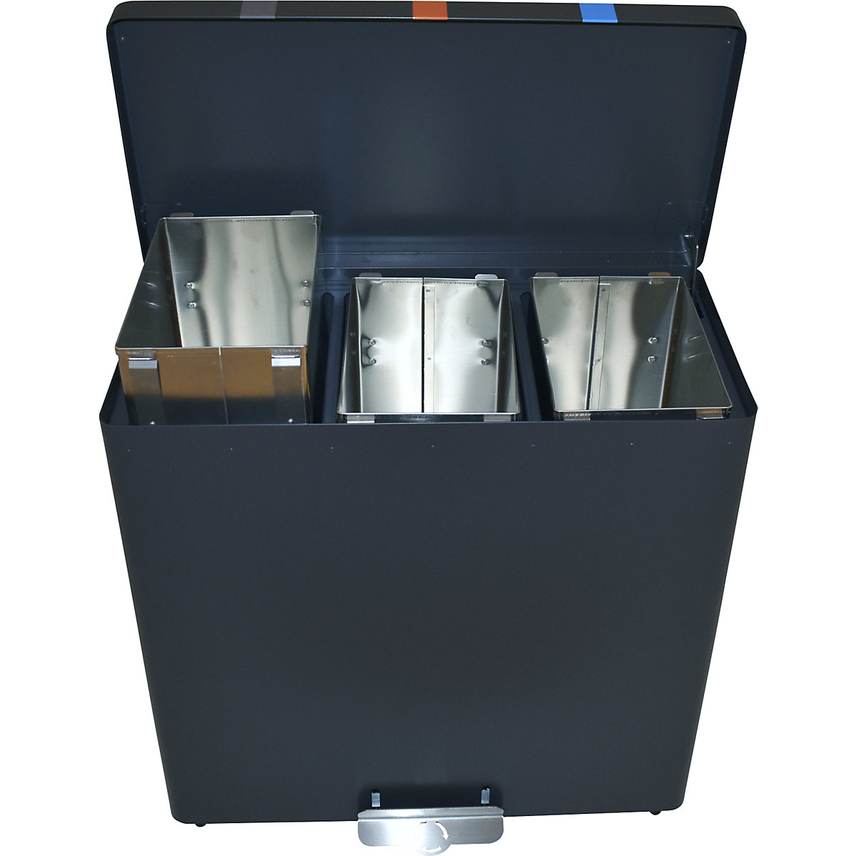 RecycloKick recyclable waste collector (Product illustration 3)-2