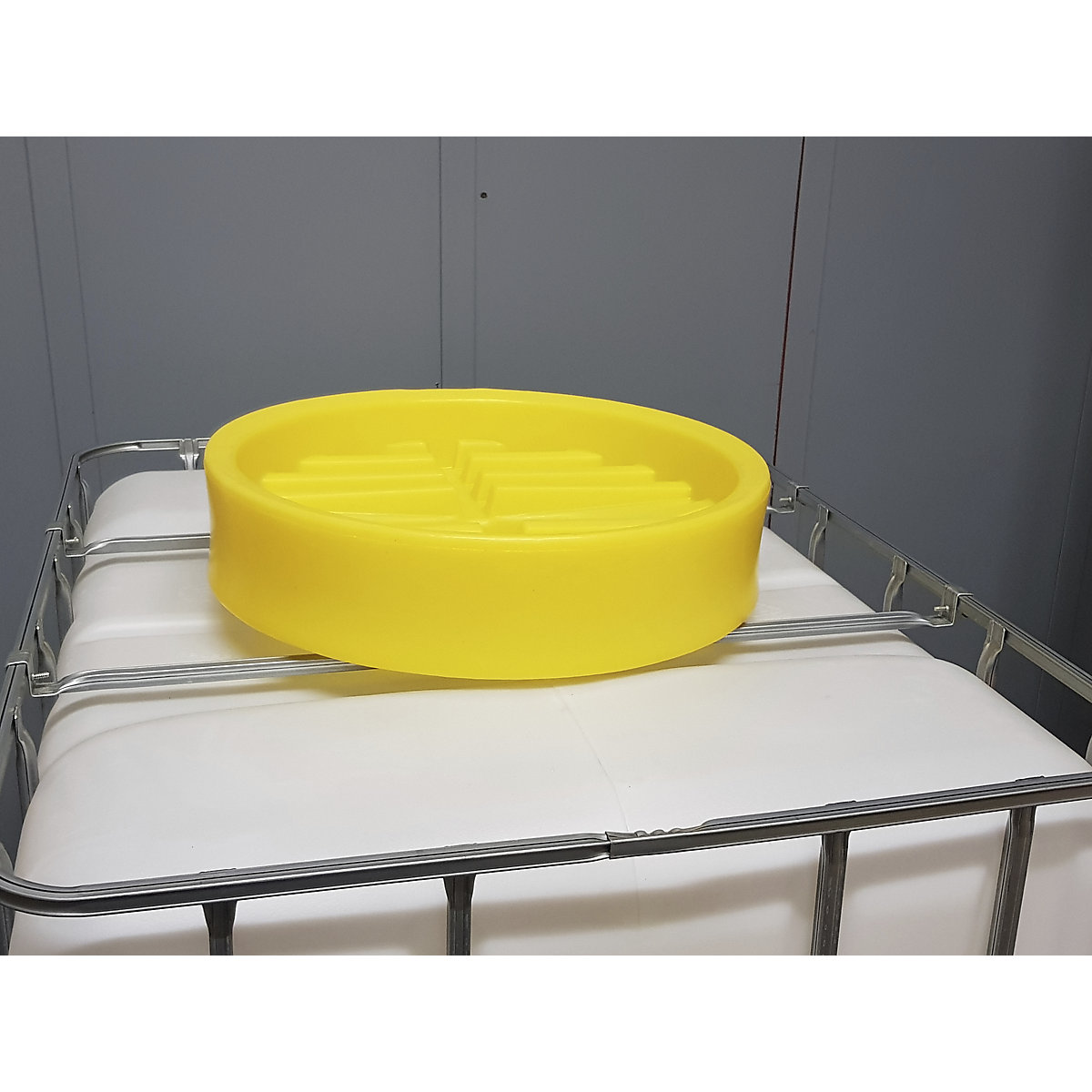 Trémie en PE pour cubitainer IBC/KTC – eurokraft basic (Illustration du produit 6)-5