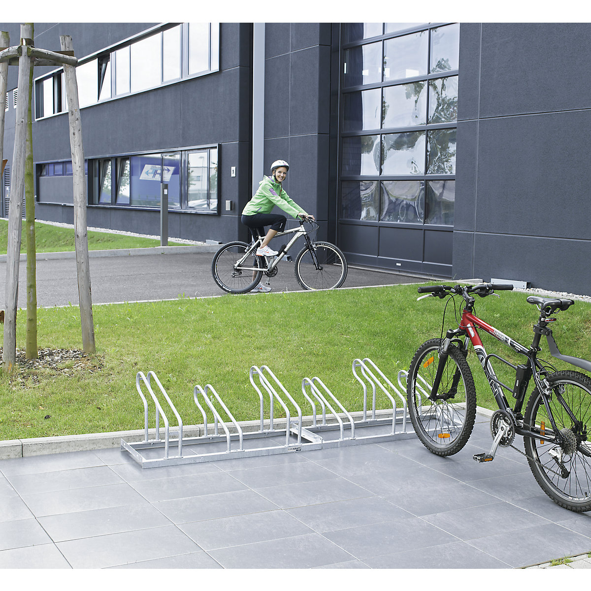 Aparcamiento de bicicletas, arco de tubo de acero de 18 mm – eurokraft pro (Imagen del producto 4)-3