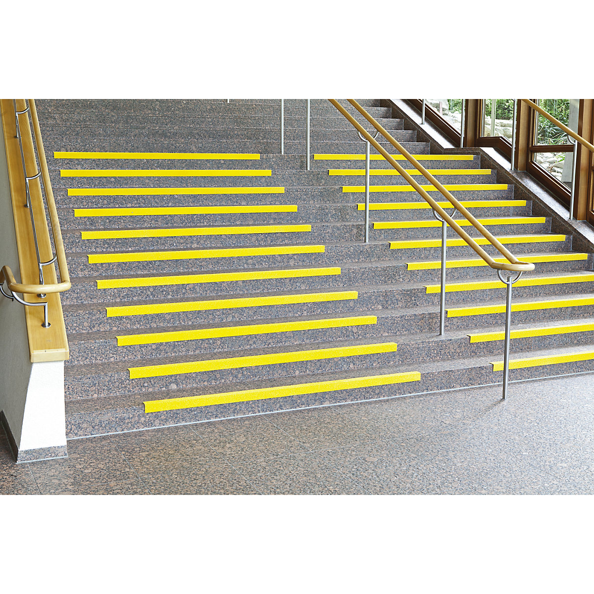 Profilé pour marches d'escalier – COBA (Illustration du produit 2)-1