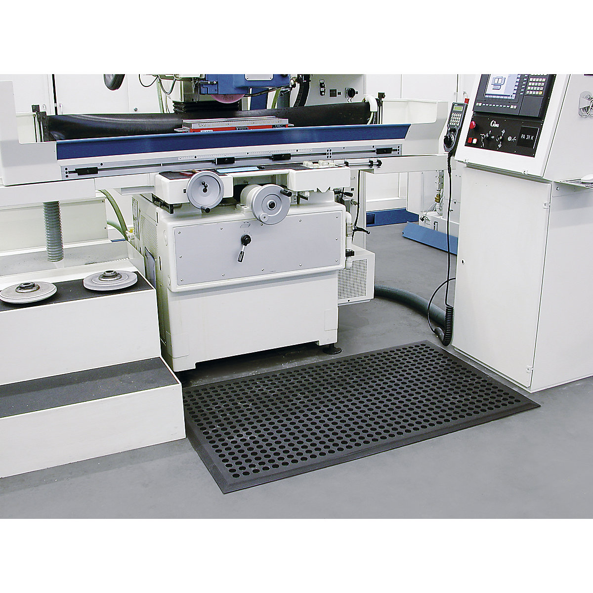 Tapis de poste de travail perforé Worksafe – COBA (Illustration du produit 2)-1