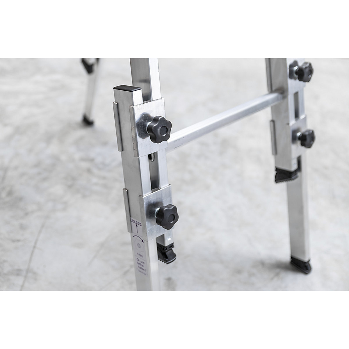 Escalera de tijera con peldaños estrechos de aluminio – MUNK (Imagen del producto 2)-1