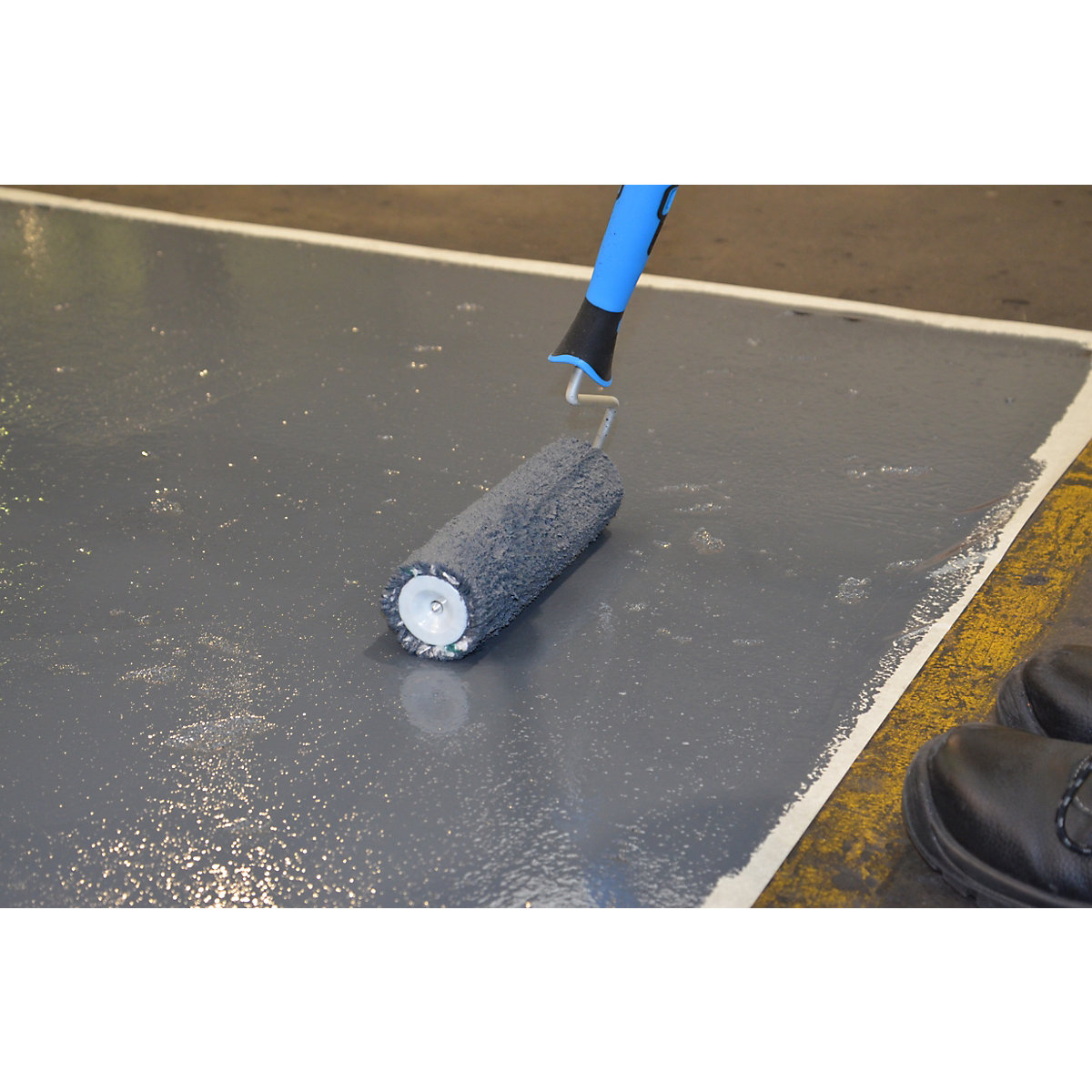 Farba do znakowania podłoża Industry Floor Paint® – Ampere (Zdjęcie produktu 4)-3