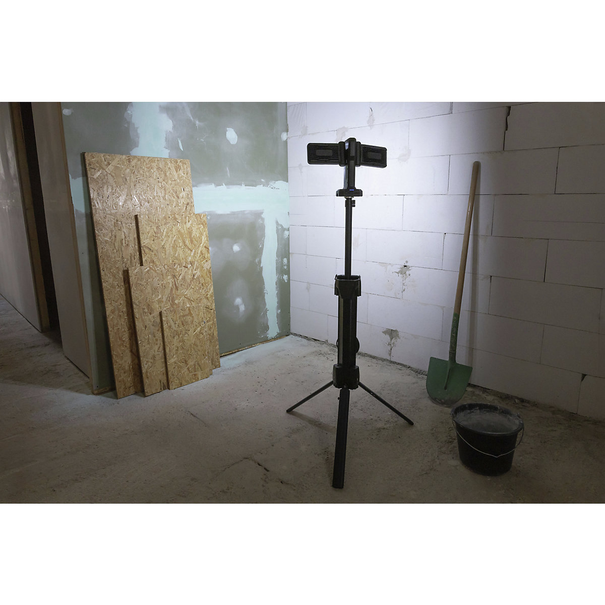 Akumulatorowy reflektor roboczy LED WL11500R (Zdjęcie produktu 4)-3