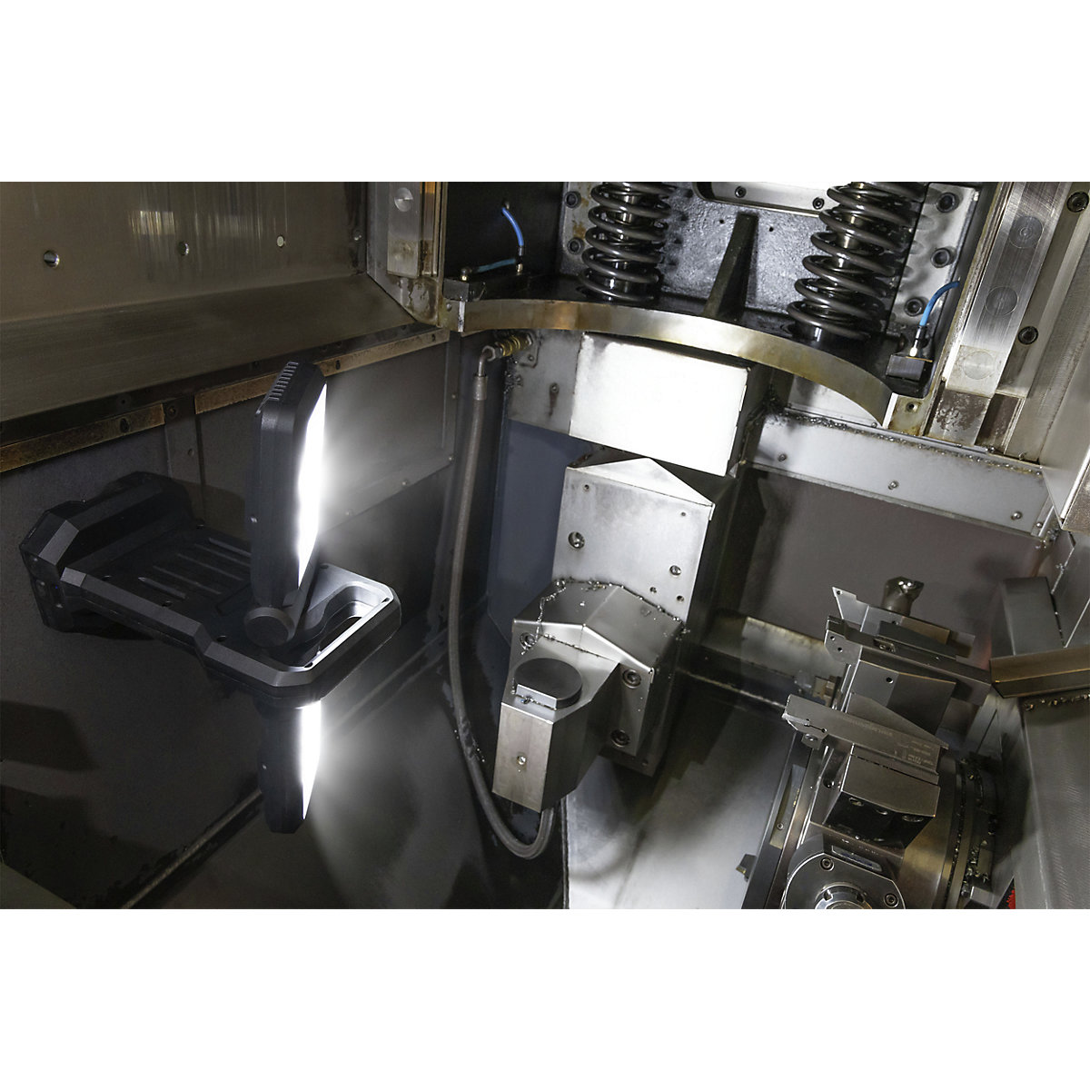 Akumulatorowy reflektor roboczy LED WL11500R (Zdjęcie produktu 6)-5