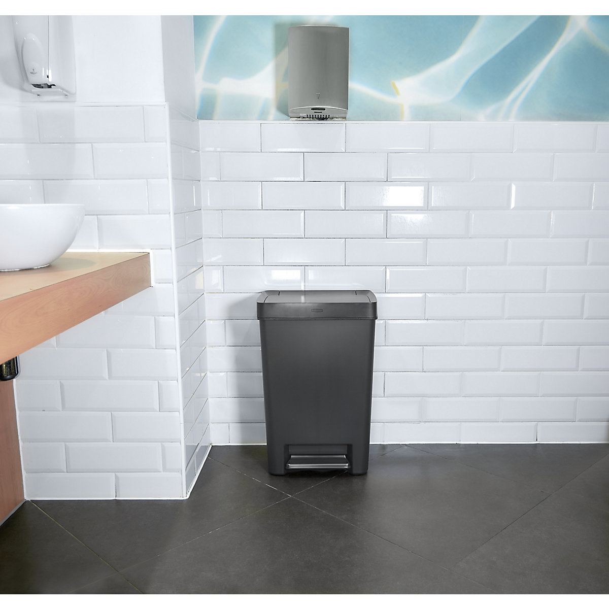 Premier pedálos szemetes – Rubbermaid (Termék képe 9)-8