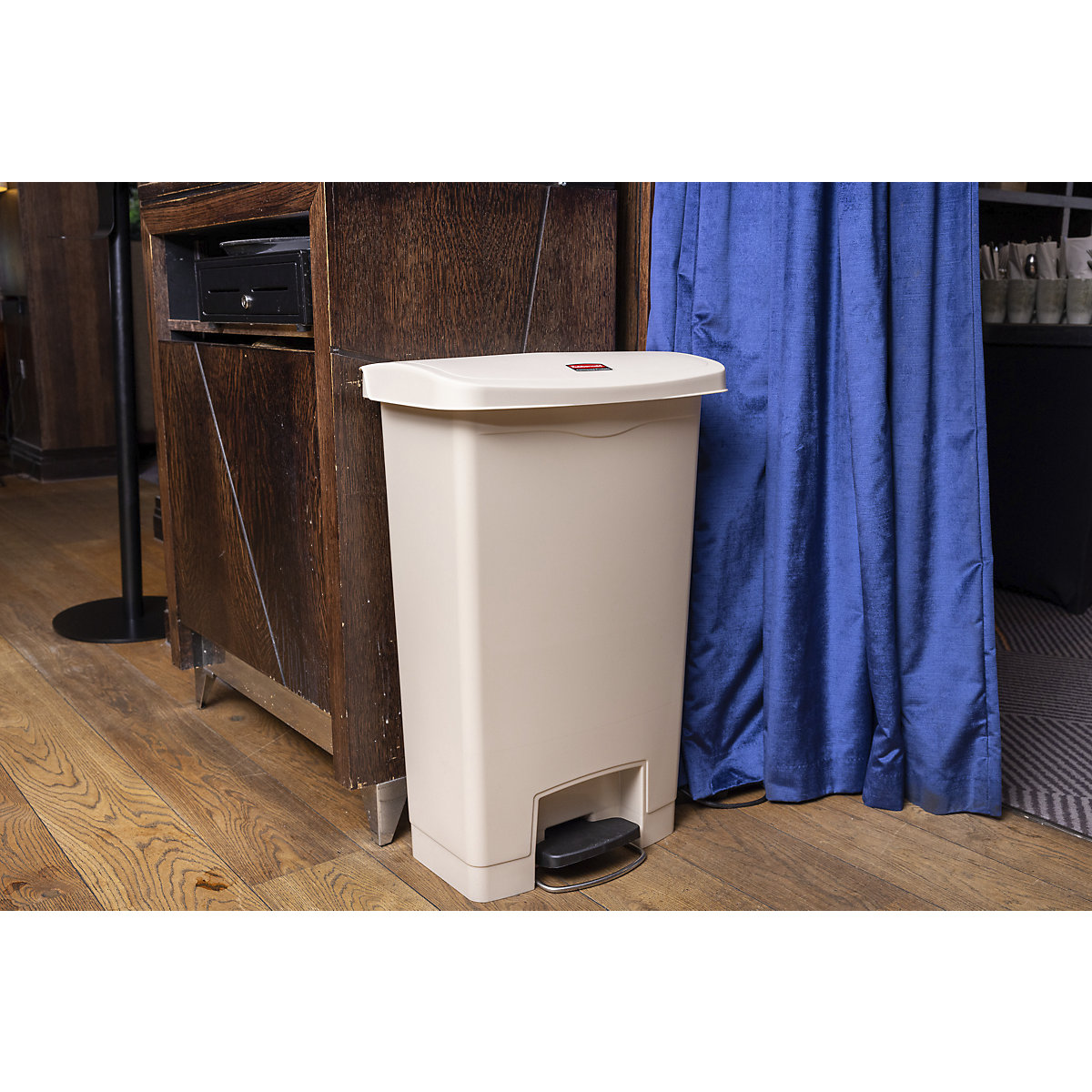 SLIM JIM® pedálos szemetes – Rubbermaid (Termék képe 2)-1