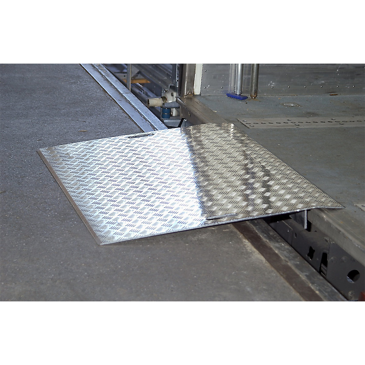 Mobile aluminium bridge plate (Product illustration 3)-2