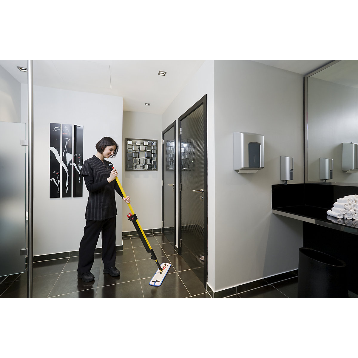 Set de limpieza de suelos con mopa pulverizadora PULSE™ – Rubbermaid (Imagen del producto 7)-6