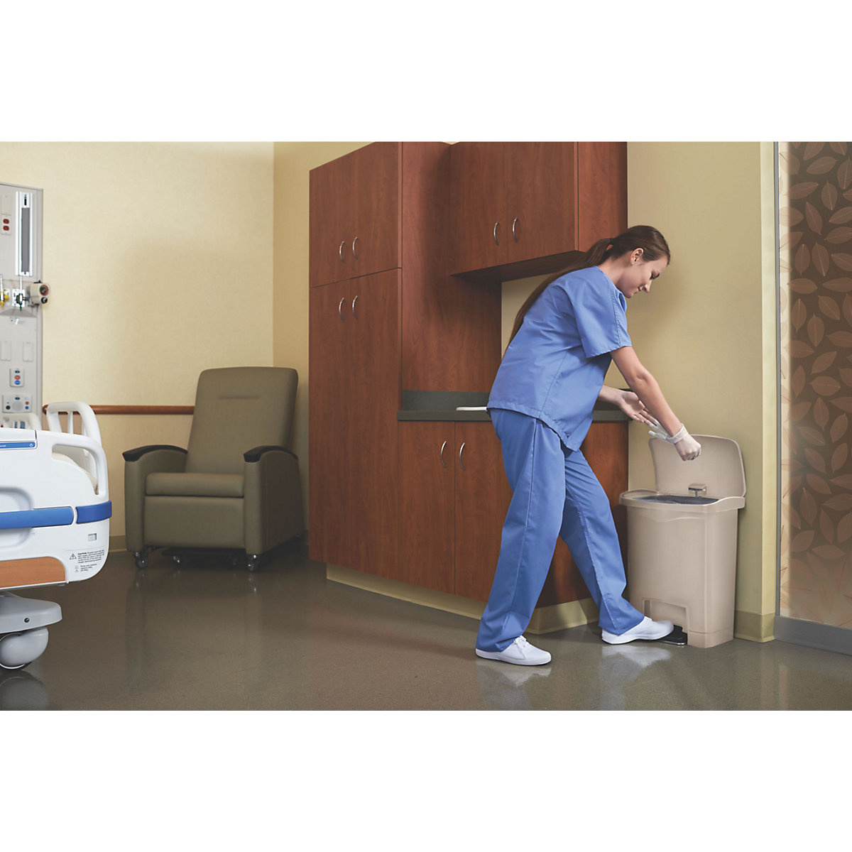 Coș cu pedală SLIM JIM® – Rubbermaid (Imagine produs 3)-2