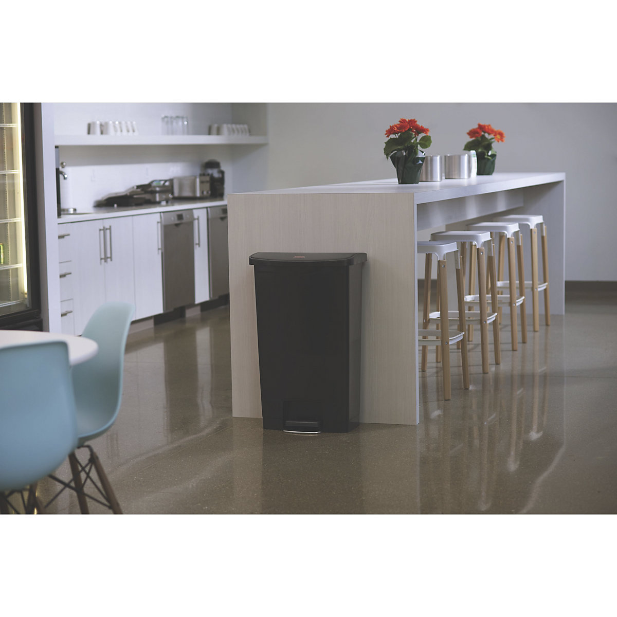 Coș cu pedală SLIM JIM® – Rubbermaid (Imagine produs 3)-2