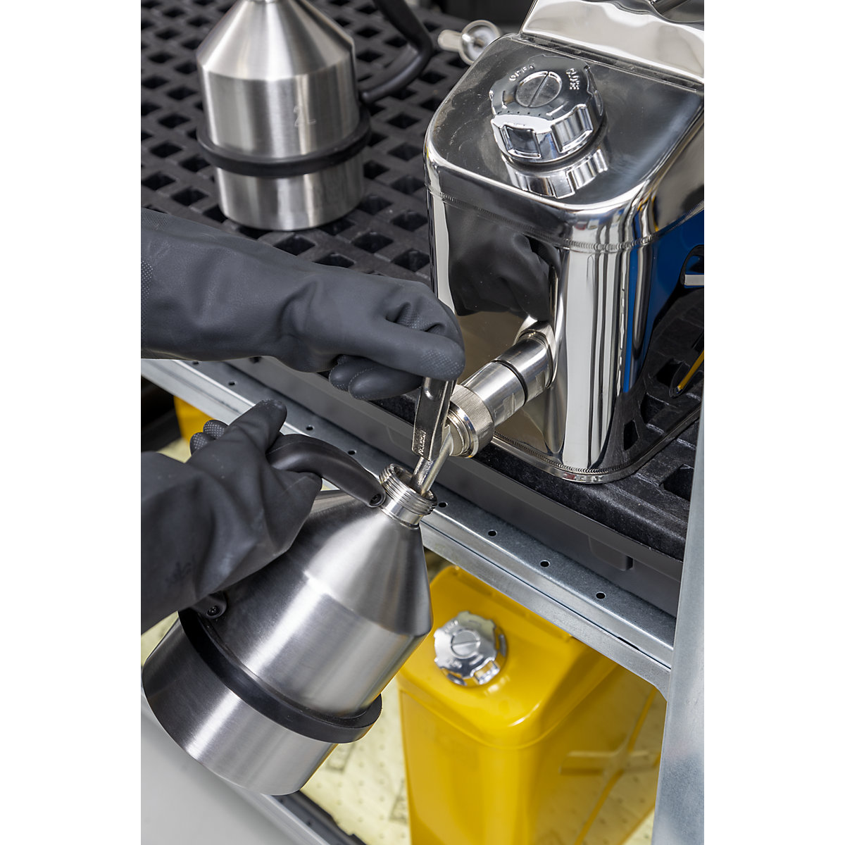 Veiligheidsjerrycan met fijndoseerkraan (Productafbeelding 6)-5