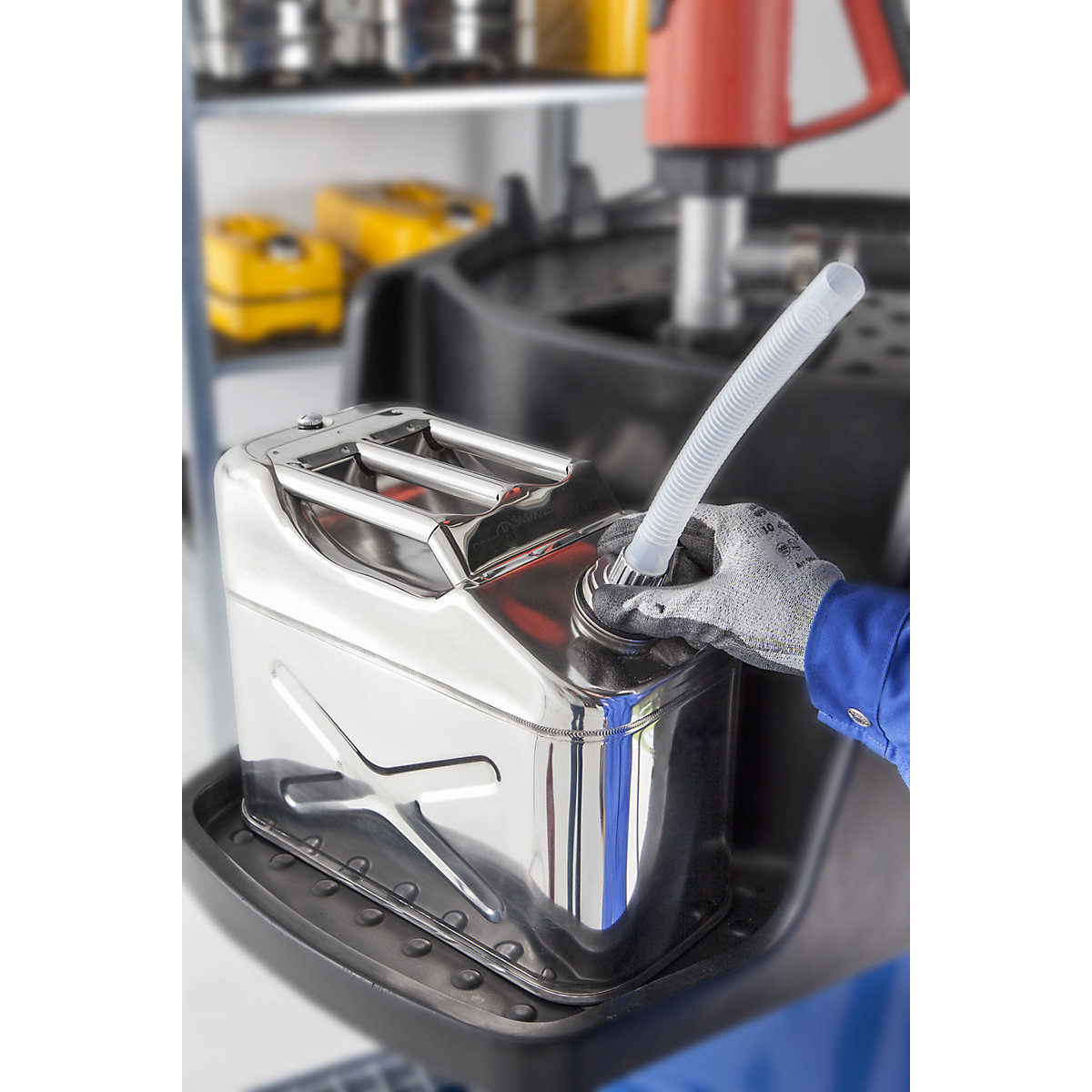 Veiligheidsjerrycan met schroefdop en aftaptuit (Productafbeelding 2)-1