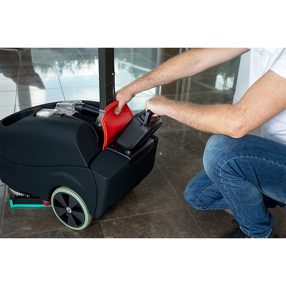 Numatic TTB1840NX-R Compact Compact Scrubber Dryer (Product illustration 12)-11