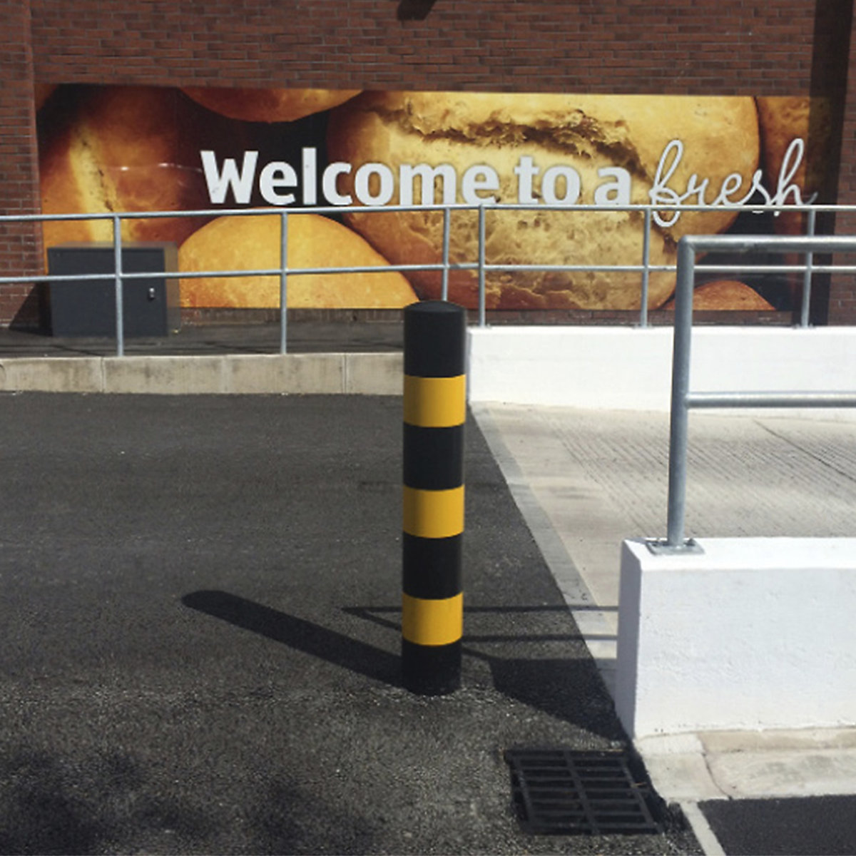 Autopa Hi-Visiblity Corner Protection Hoop Barrier, Autopa Hi-Visiblity Corner Protection Hoop Barrier, Autopa Fixed Bollard | 1500h x 139w mm | Galvanised & Black & Yellow | Concrete-In-0