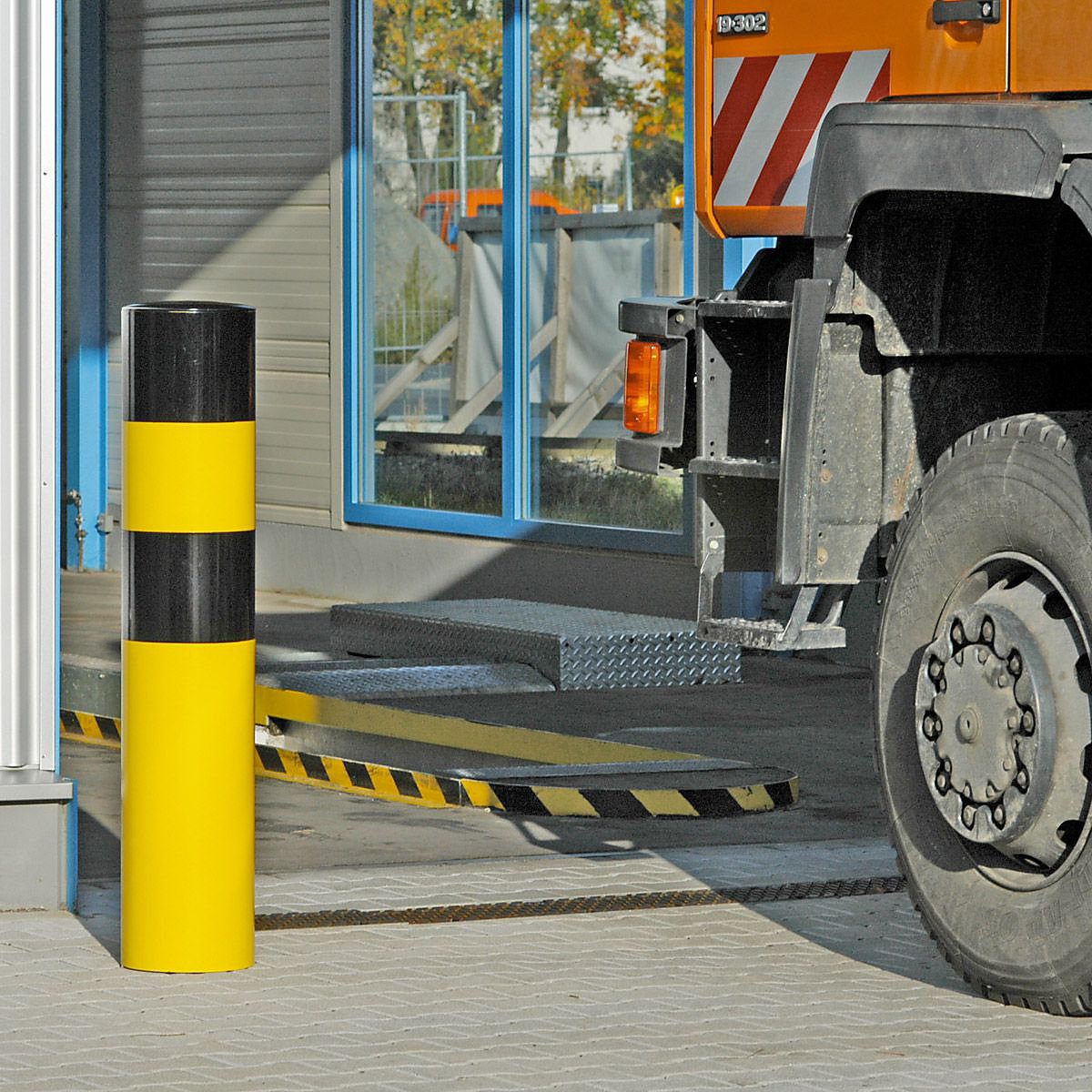 Heavy Duty Bollards (Product illustration 3)-2
