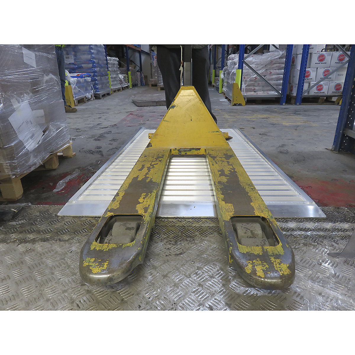 Alloy Ramps Flat-Top Aluminium Container Ramp (Product illustration 2)-1
