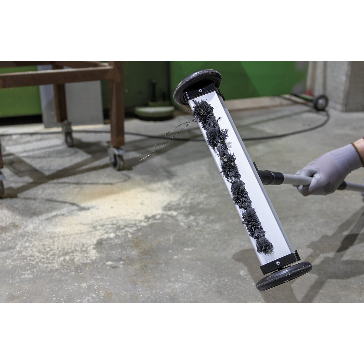Magnetbesen mit Teleskophandgriff (Produktabbildung 2)