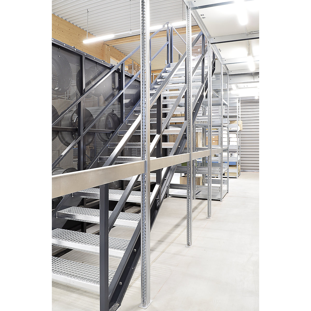 Scaffale a innesto per magazzino, montanti blu, ripiano zincato – eurokraft pro (Foto prodotto 18)-17