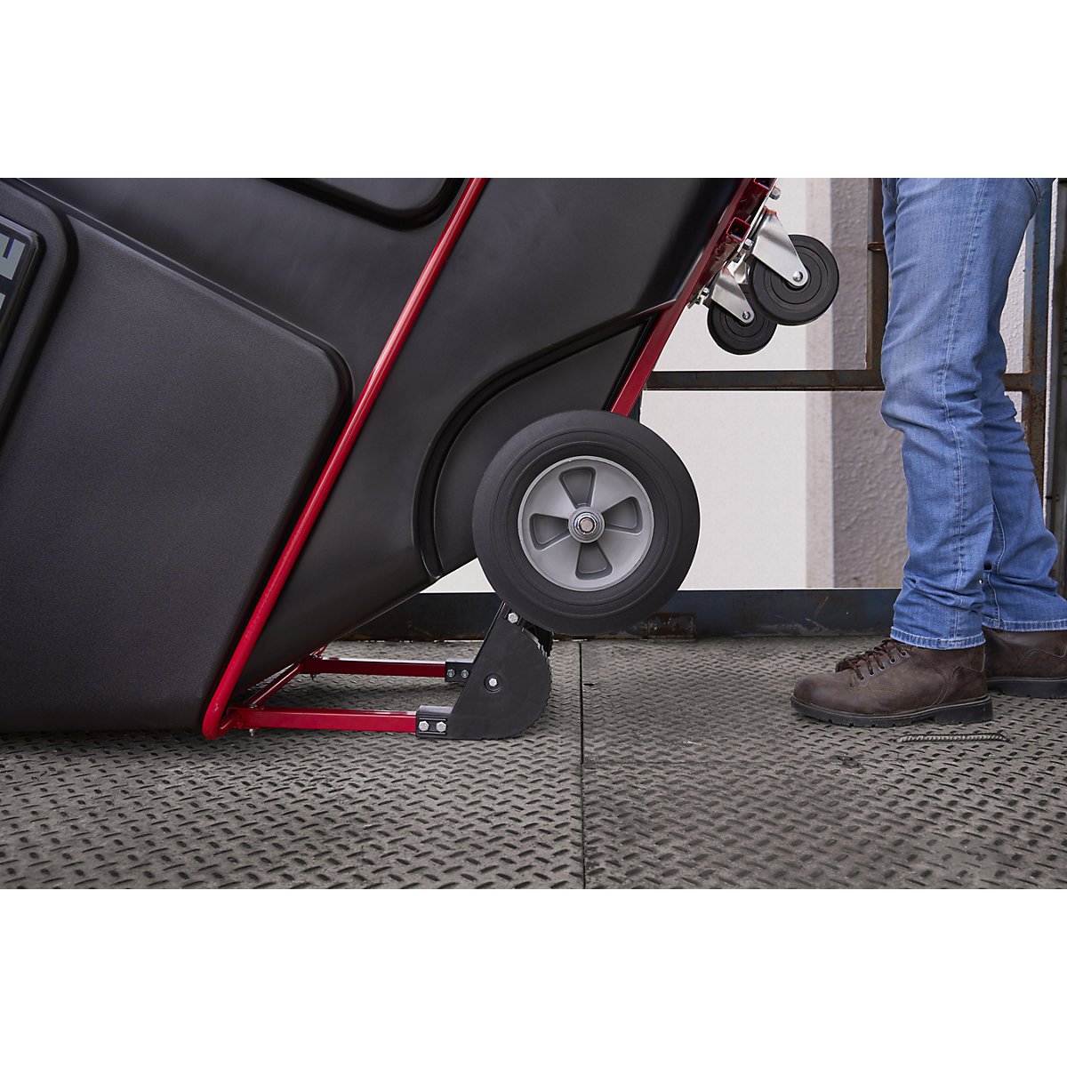 Brute tipping skip made of plastic – Rubbermaid (Product illustration 7)-6