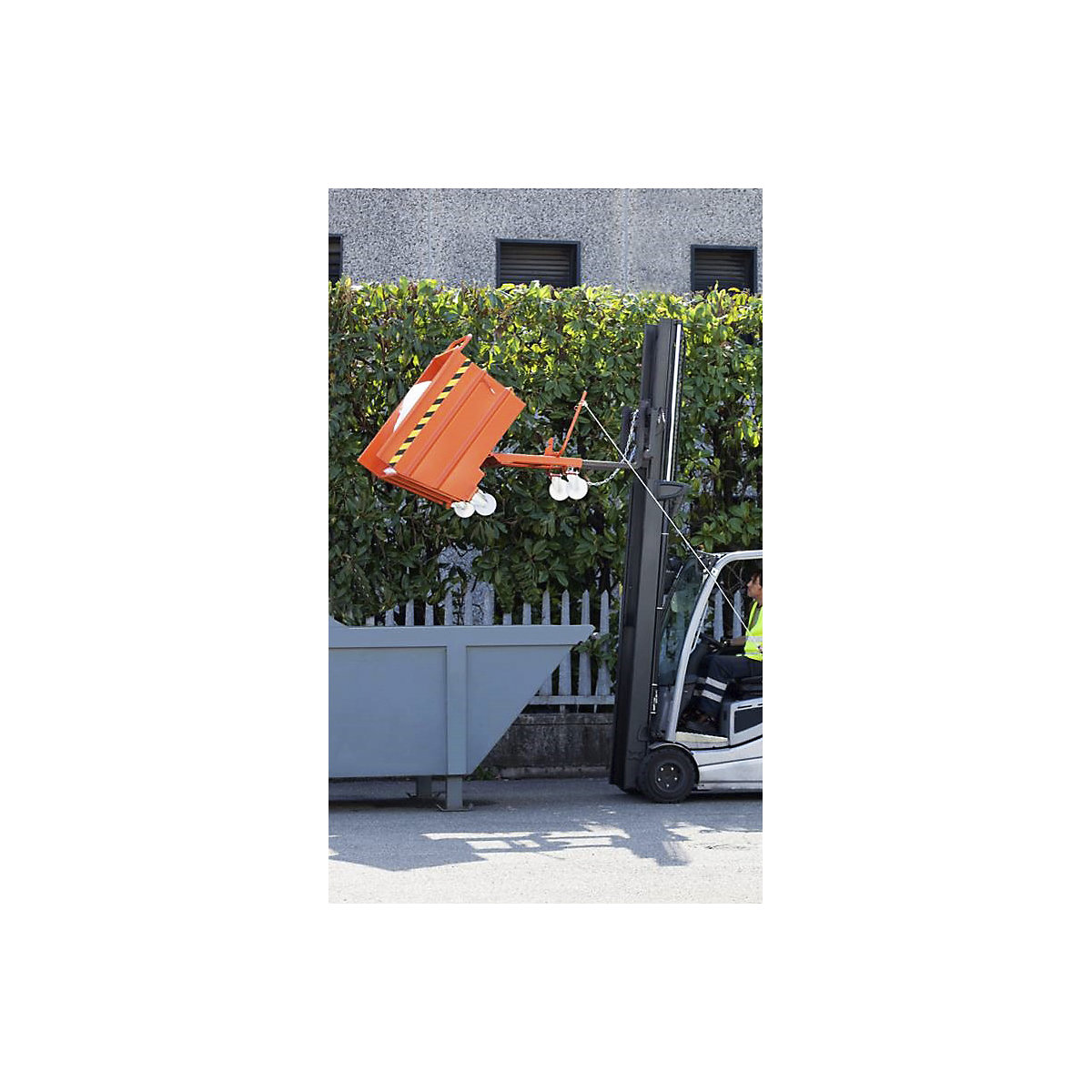 Mobile tilting skip with tilting mechanism (Product illustration 3)-2