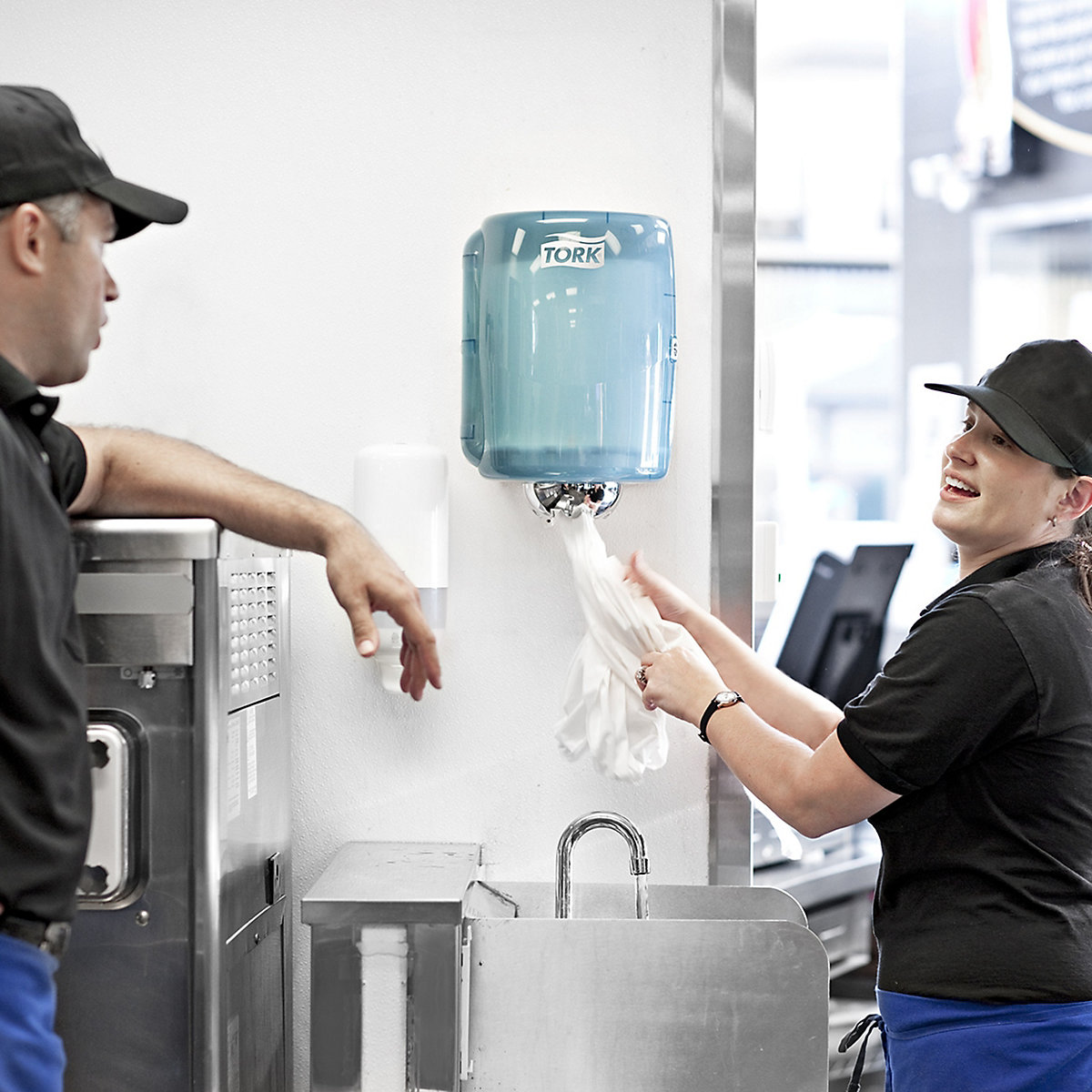 Hand- und Wischtuchspender, Innenabrollung TORK (Produktabbildung 5)-4