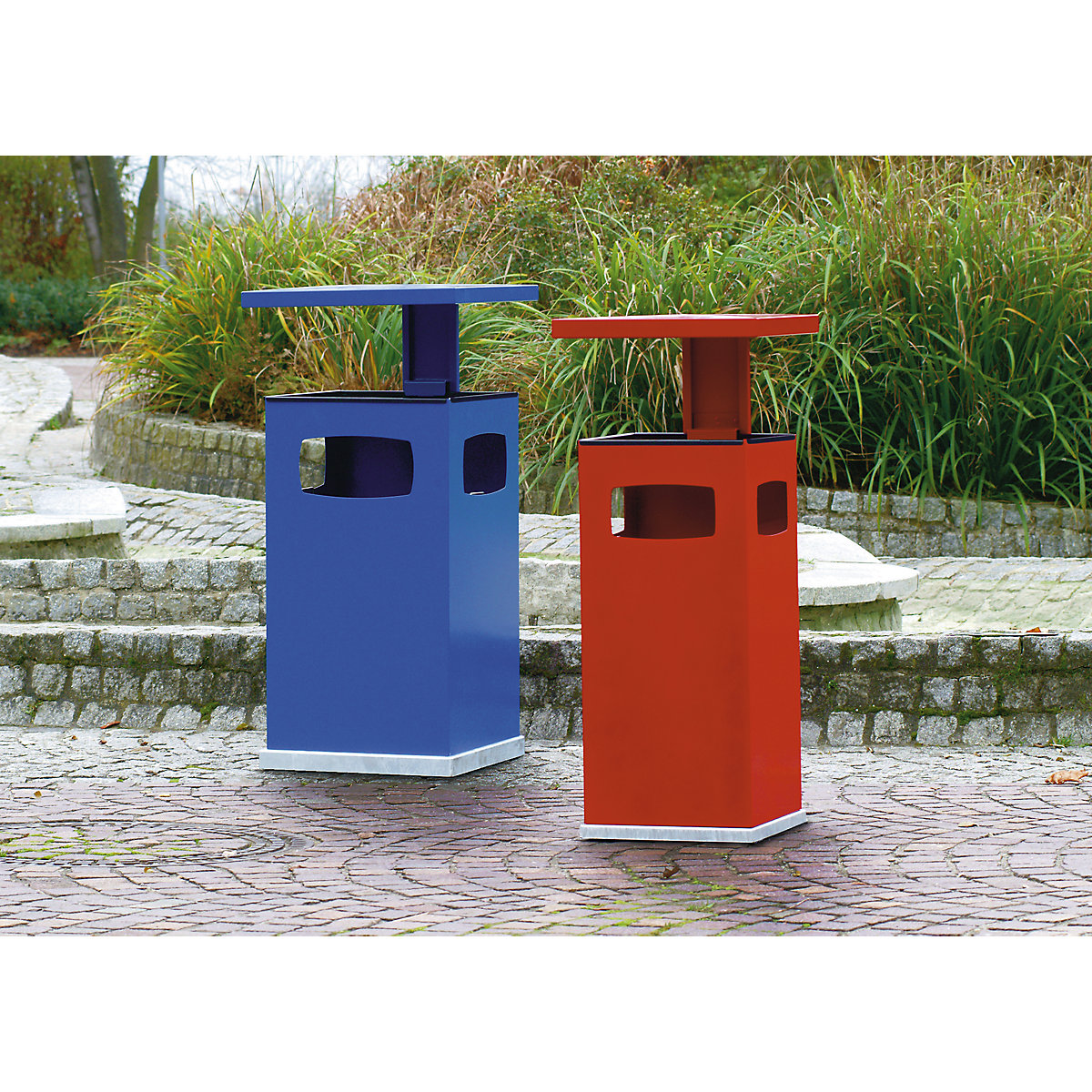 Waste collector with ashtray insert and protective cover (Product illustration 2)-1