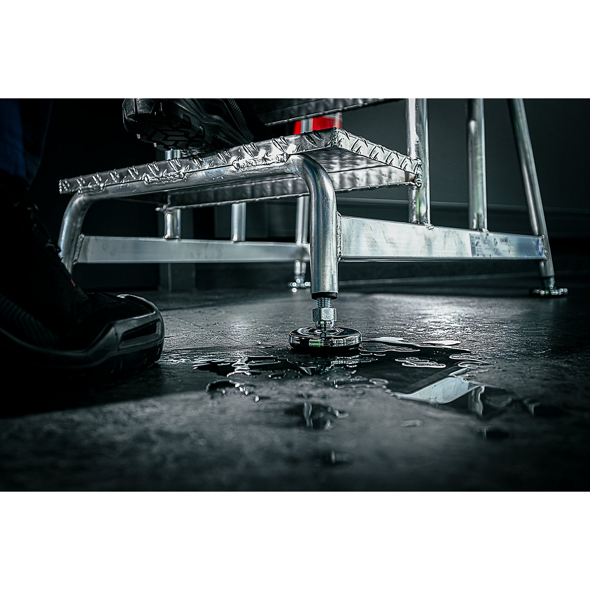 Adjustable feet (Product illustration 2)-1