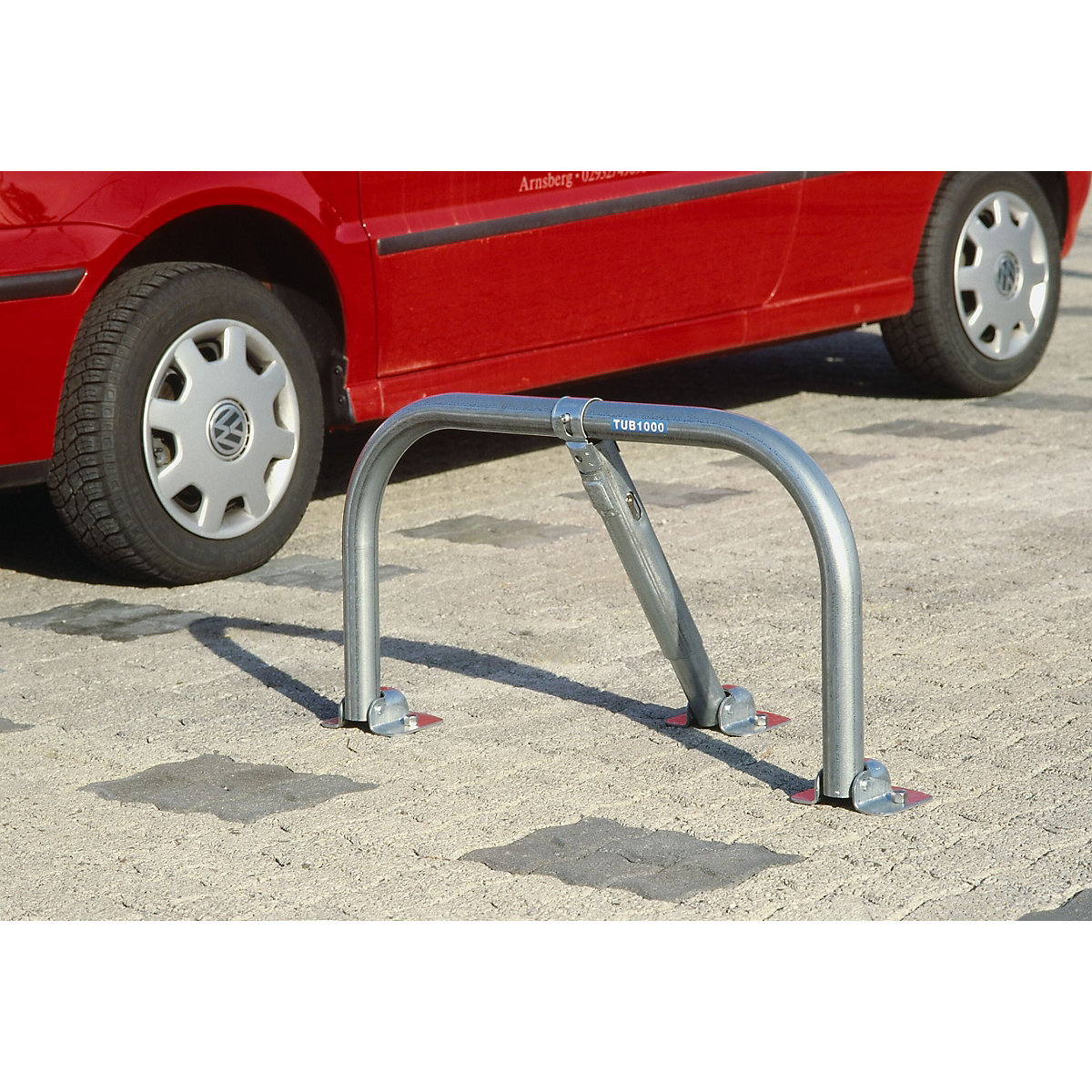 Barrier post, tilting